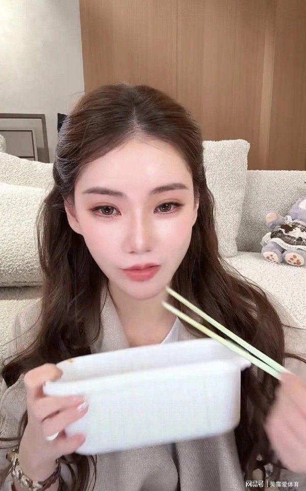 盈鑫惠 汪小菲不让马筱梅喝奶茶，疑似有好事，二汪暖心举动感动了马筱梅